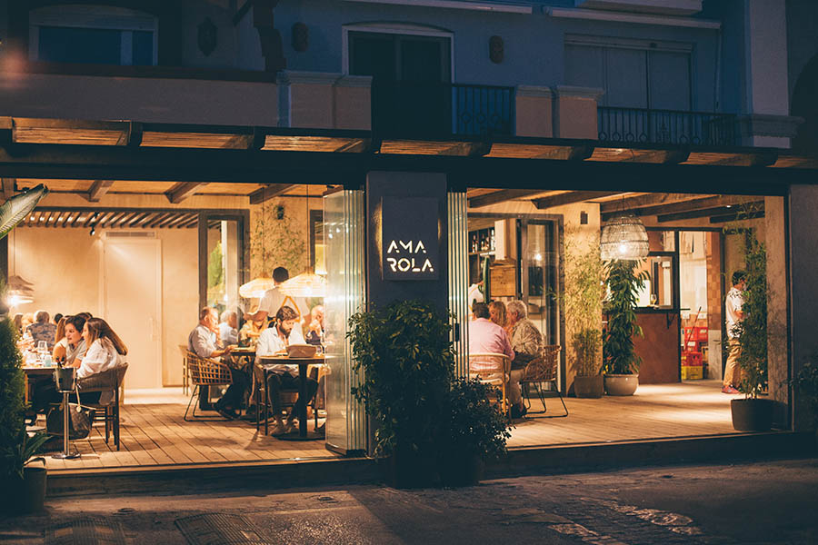 Amarola luces fachada noche Imagen de Amarola luces fachada noche